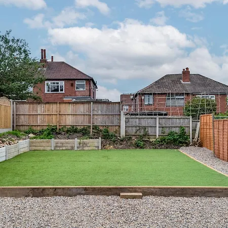 Immaculate 5-bed House In 4*