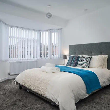 Immaculate 5-bed House In