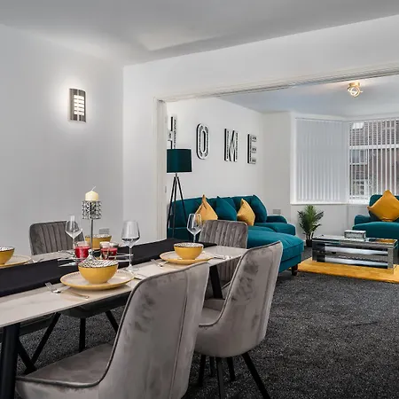 Immaculate 5-bed House In Hotel