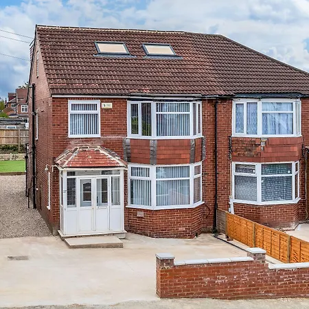 Immaculate 5-bed House In