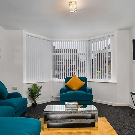 Immaculate 5-bed House In Hotel