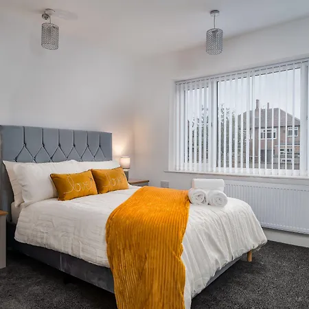 Immaculate 5-bed House In 4*